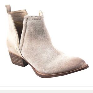 Diba True Stop By Cutout Ankle Bootie, size 8.5